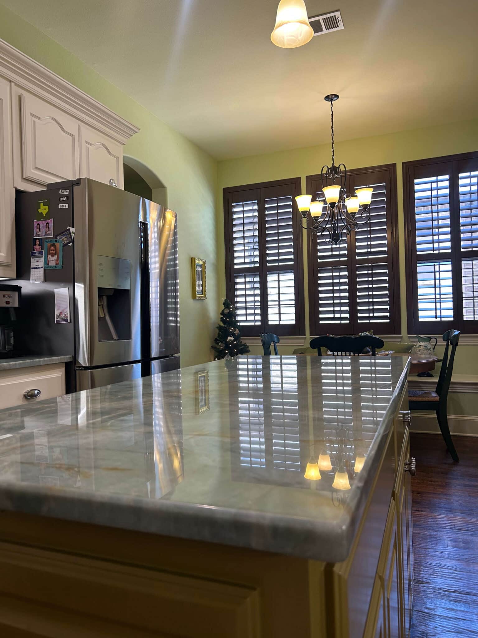 Polished kitchen island and dining area showcasing professional house cleaning standards in Plano, TX by Dallas Sunrise Maids